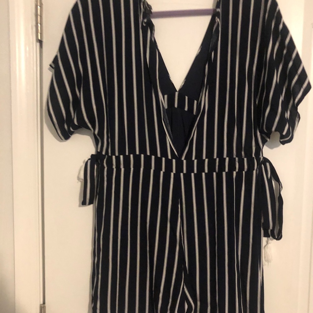 Short romper - Picture 2 of 3